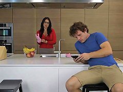 Teasing MILF Slut Seduces The Guy Right Into Her Pussy